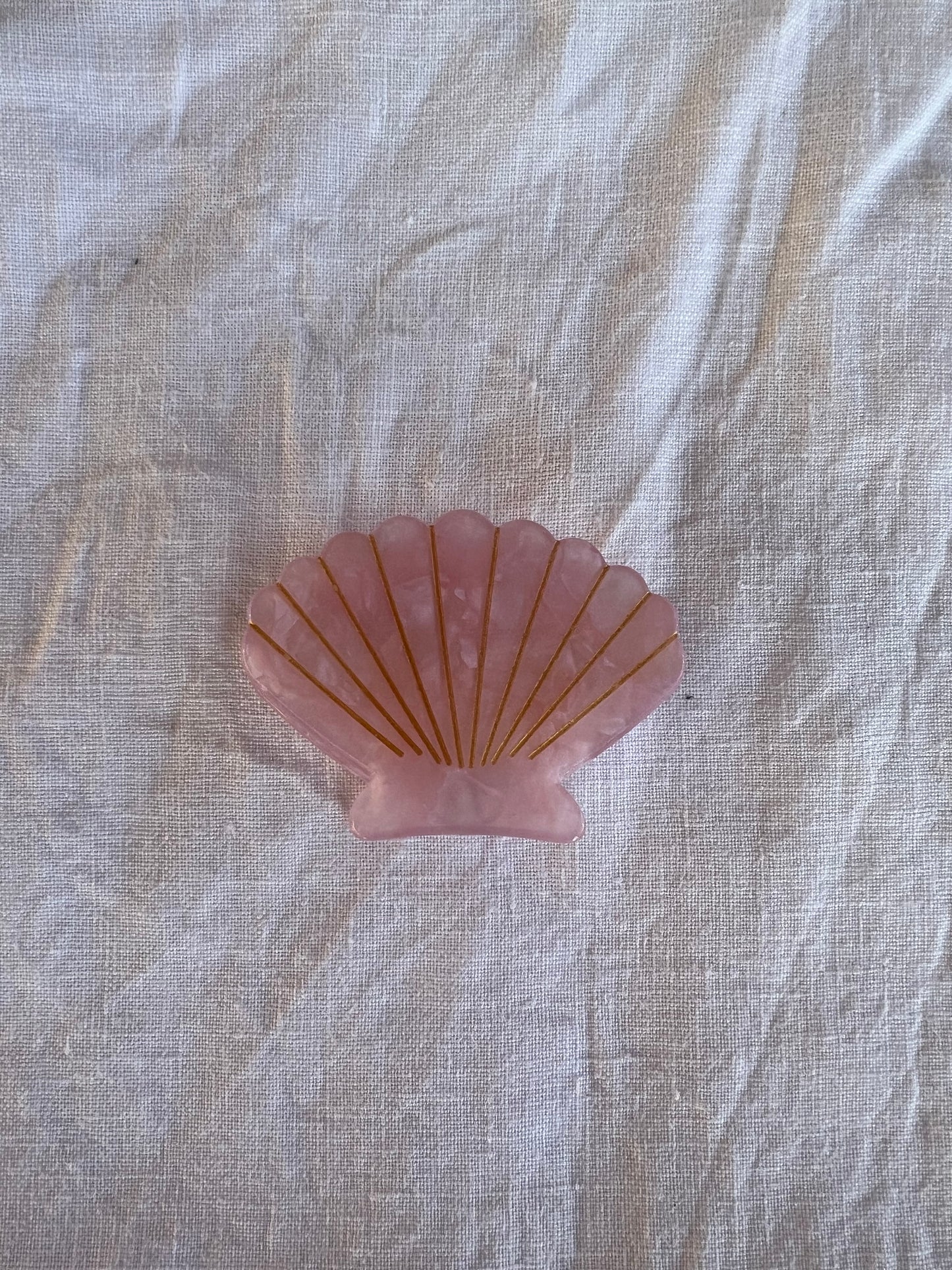 Shell Acetate Midi Hair Claw