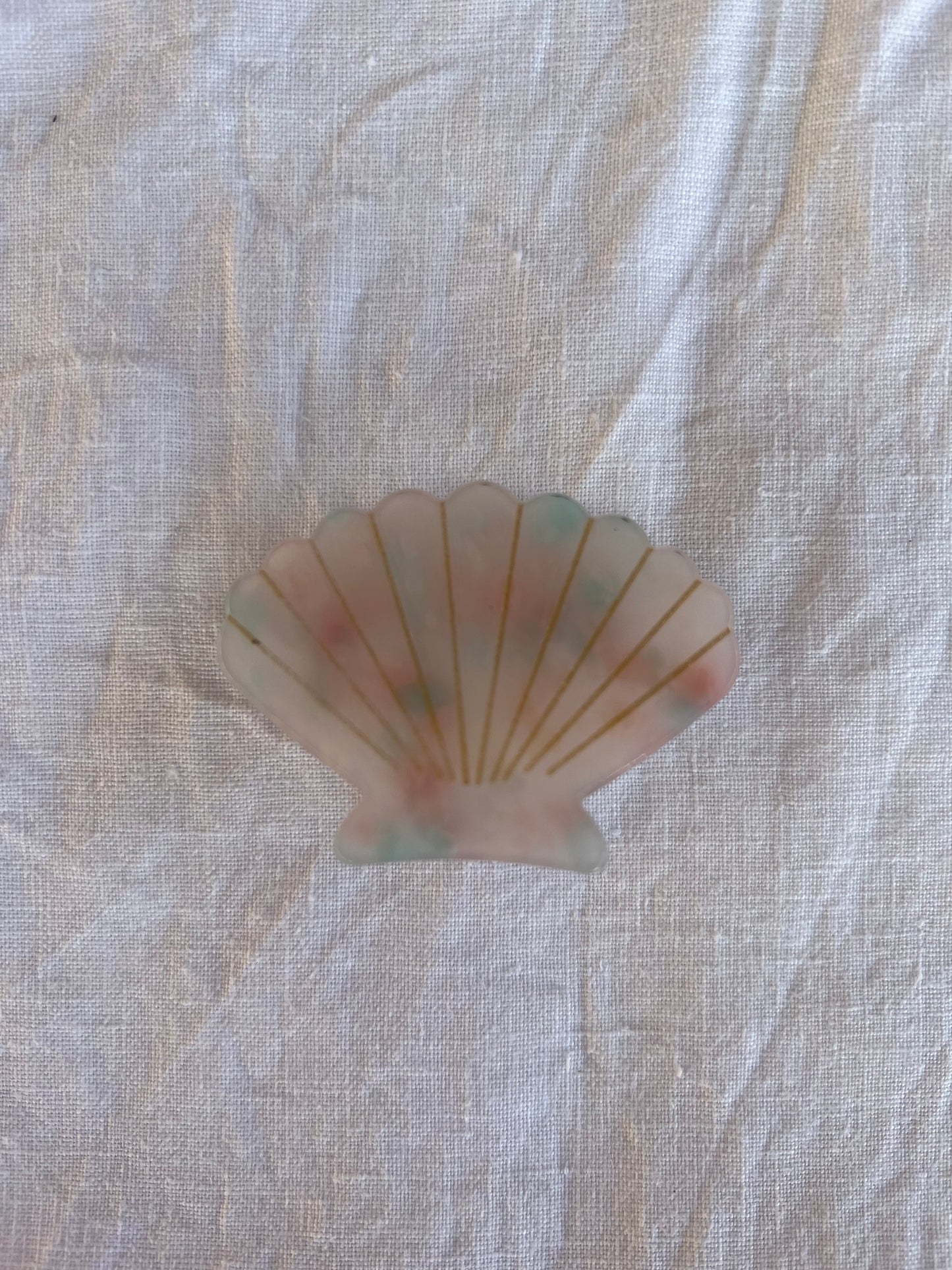 Shell Acetate Midi Hair Claw