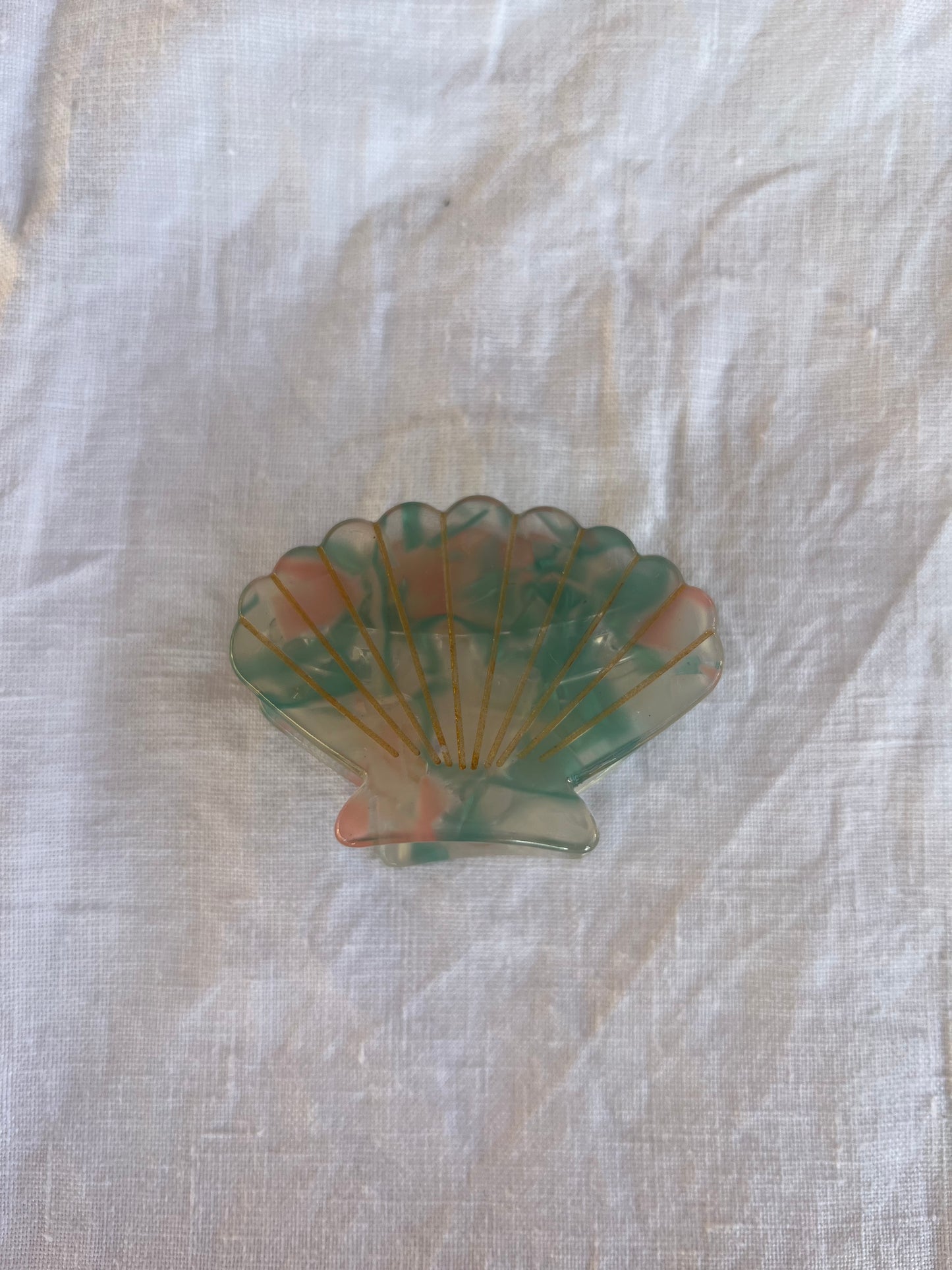 Shell Acetate Midi Hair Claw