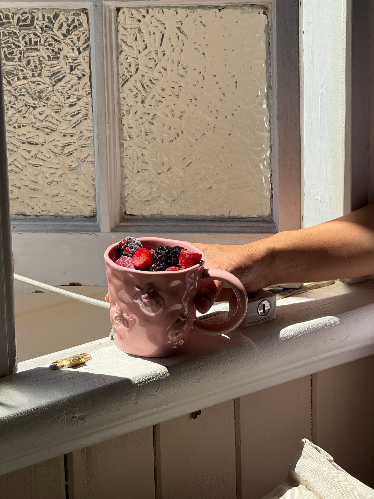 Fraise en Rose Ceramic Mug