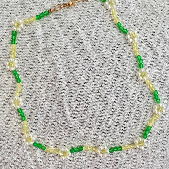 Pastel Beaded Daisy Necklace