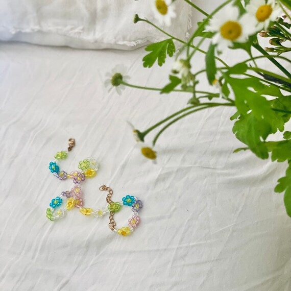 Pastel Beaded Daisy Necklace